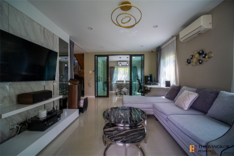 Casa de 4 dormitorios en Bangkok, Tailandia № 189277 - foto 8