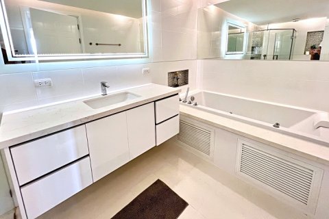 Condominio de 3 dormitorios en Hua Hin, Tailandia № 205669 - foto 12