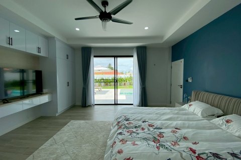Chalet de 3 dormitorios en Pran Buri, Tailandia № 205670 - foto 15