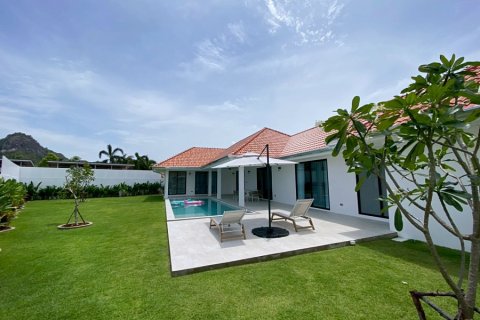 Chalet de 3 dormitorios en Pran Buri, Tailandia № 205670 - foto 3
