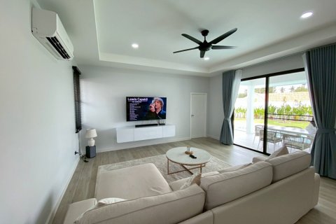 Chalet de 3 dormitorios en Pran Buri, Tailandia № 205670 - foto 11