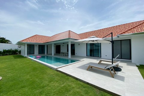 Chalet de 3 dormitorios en Pran Buri, Tailandia № 205670 - foto 2