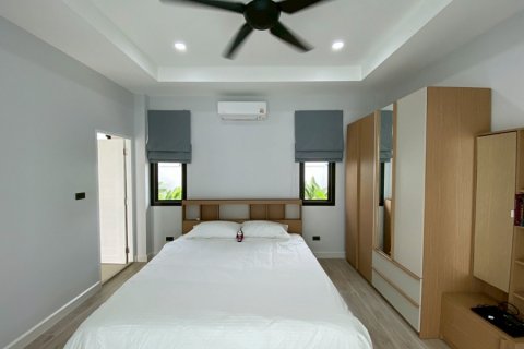 Chalet de 3 dormitorios en Pran Buri, Tailandia № 205670 - foto 23
