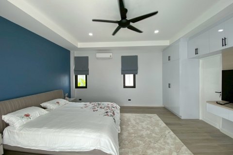 Chalet de 3 dormitorios en Pran Buri, Tailandia № 205670 - foto 17