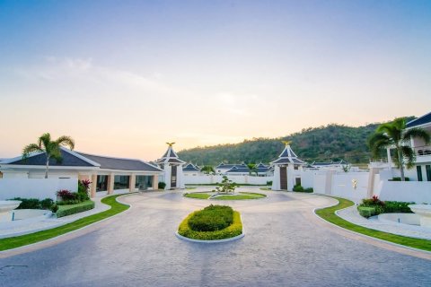 Chalet de 4 dormitorios en Hua Hin, Tailandia № 205668 - foto 13