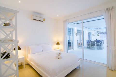 Chalet de 4 dormitorios en Hua Hin, Tailandia № 205668 - foto 11