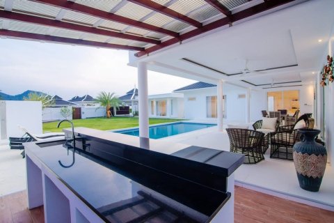 Chalet de 4 dormitorios en Hua Hin, Tailandia № 205668 - foto 4