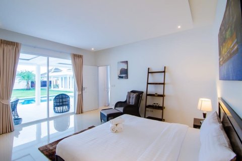 Chalet de 4 dormitorios en Hua Hin, Tailandia № 205668 - foto 12