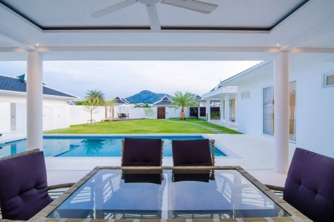 Chalet de 4 dormitorios en Hua Hin, Tailandia № 205668 - foto 2