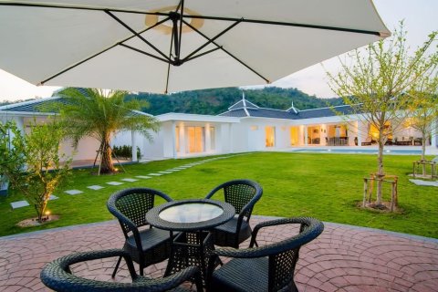 Chalet de 4 dormitorios en Hua Hin, Tailandia № 205668 - foto 5