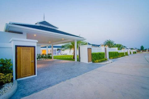 Chalet de 4 dormitorios en Hua Hin, Tailandia № 205668 - foto 15