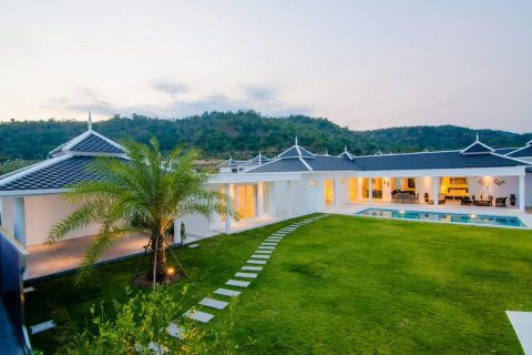 Chalet de 4 dormitorios en Hua Hin, Tailandia № 205668 - foto 3