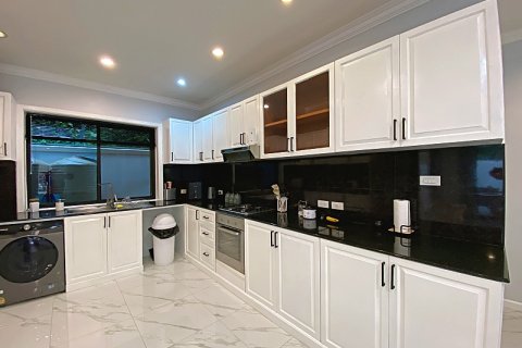 Chalet de 3 dormitorios en Hua Hin, Tailandia № 205666 - foto 27