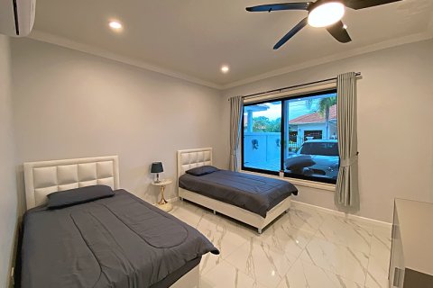 Chalet de 3 dormitorios en Hua Hin, Tailandia № 205666 - foto 16