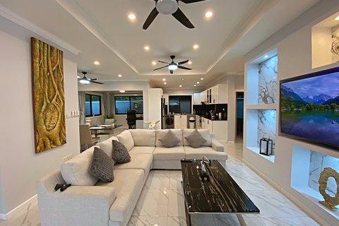 Chalet de 3 dormitorios en Hua Hin, Tailandia № 205666 - foto 21