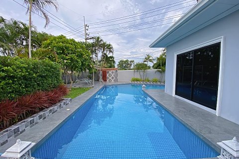 Chalet de 3 dormitorios en Hua Hin, Tailandia № 205666 - foto 3