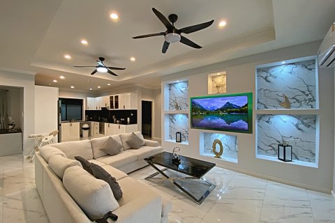 Chalet de 3 dormitorios en Hua Hin, Tailandia № 205666 - foto 23