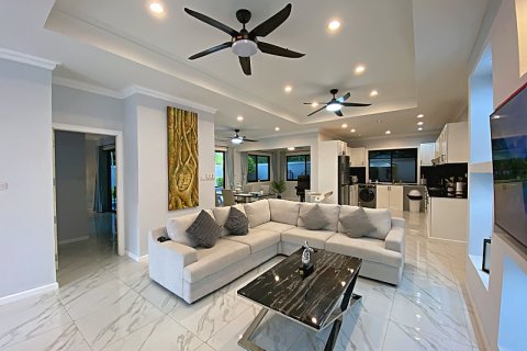Chalet de 3 dormitorios en Hua Hin, Tailandia № 205666 - foto 22
