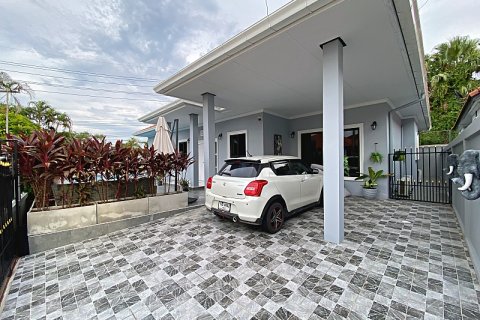 Chalet de 3 dormitorios en Hua Hin, Tailandia № 205666 - foto 9