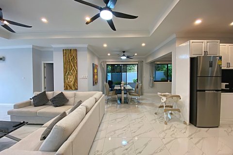 Chalet de 3 dormitorios en Hua Hin, Tailandia № 205666 - foto 25