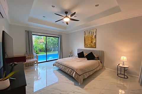 Chalet de 3 dormitorios en Hua Hin, Tailandia № 205666 - foto 11