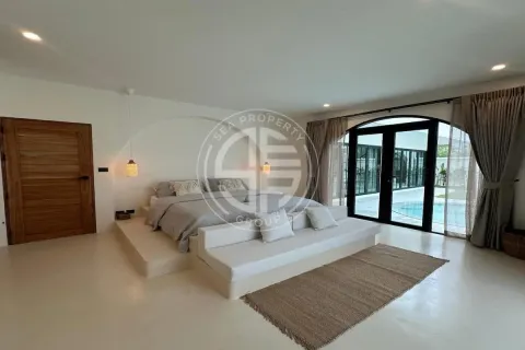 Chalet de 4 dormitorios en Phuket, Tailandia № 190772 - foto 9