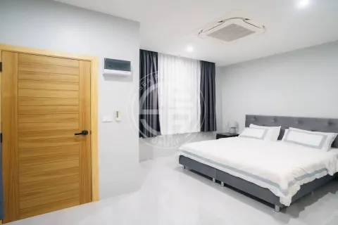 Chalet de 6 dormitorios en Phuket, Tailandia № 190767 - foto 18