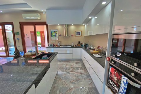 Chalet de 3 dormitorios en Pran Buri, Tailandia № 168735 - foto 10