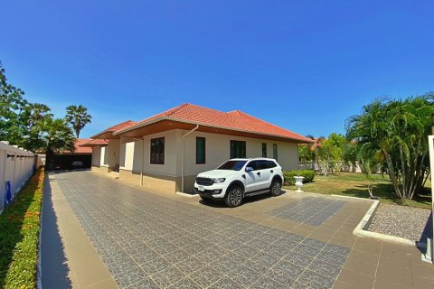 Chalet de 3 dormitorios en Pran Buri, Tailandia № 168735 - foto 8