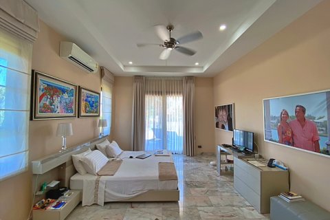 Chalet de 3 dormitorios en Pran Buri, Tailandia № 168735 - foto 16