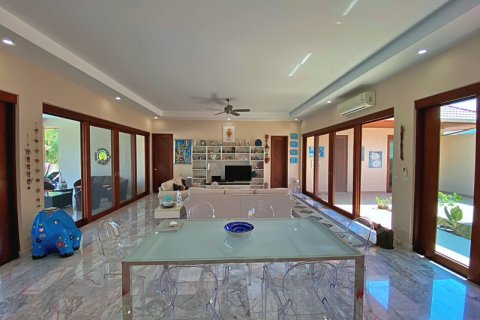 Chalet de 3 dormitorios en Pran Buri, Tailandia № 168735 - foto 12