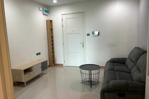 Studio in the Condo in Huai Khwang, Bangkok, Thailand № 169452