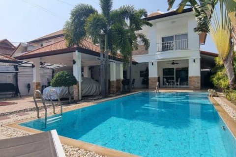 Chalet de 3 dormitorios en Pattaya, Tailandia № 119006