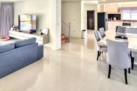 Chalet de 3 dormitorios en Pattaya, Tailandia № 119006 - foto 6