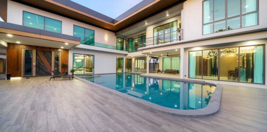 Chalet de 6 dormitorios en Pattaya, Tailandia № 119005