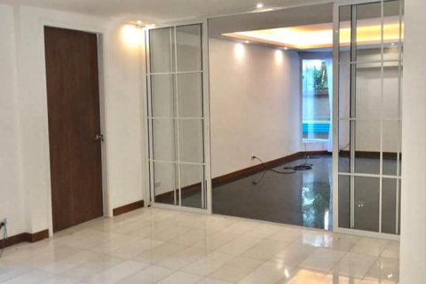Haus in Bangkok, Thailand 6 Schlafzimmer № 157573 - Foto 4