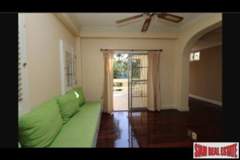 Chalet de 4 dormitorios en Chiang Mai, Tailandia № 202598 - foto 4