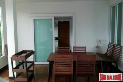 Chalet de 4 dormitorios en Pattaya, Tailandia № 202601 - foto 3