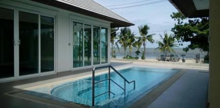 Chalet de 4 dormitorios en Pattaya, Tailandia № 202601