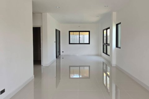 Chalet de 4 dormitorios en Pattaya, Tailandia № 202267 - foto 4