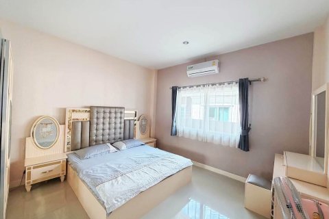 Chalet de 3 dormitorios en Pattaya, Tailandia № 202271 - foto 11