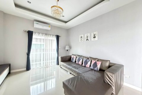 Chalet de 3 dormitorios en Pattaya, Tailandia № 202271 - foto 6