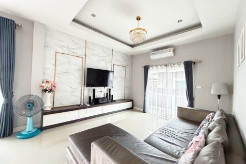 Chalet de 3 dormitorios en Pattaya, Tailandia № 202271 - foto 5