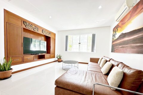 Chalet de 6 dormitorios en Pattaya, Tailandia № 202270 - foto 13