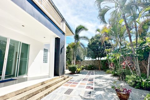 Chalet de 6 dormitorios en Pattaya, Tailandia № 202270 - foto 2