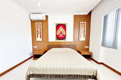 Chalet de 6 dormitorios en Pattaya, Tailandia № 202270 - foto 6