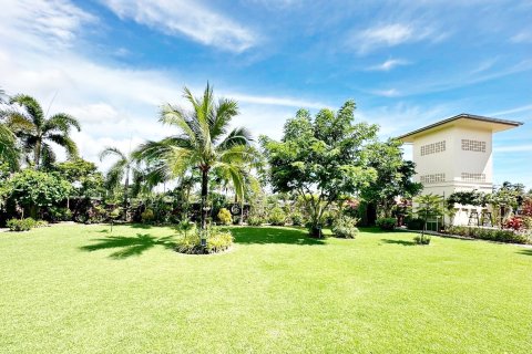 Chalet de 6 dormitorios en Pattaya, Tailandia № 202270 - foto 5