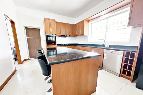 Chalet de 6 dormitorios en Pattaya, Tailandia № 202270 - foto 19