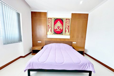 Chalet de 6 dormitorios en Pattaya, Tailandia № 202270 - foto 10