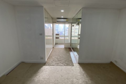 Condo in Khlong Toei, Bangkok, Thailand, 2 bedrooms № 200749 - photo 18